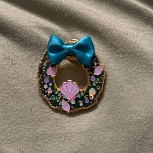 Disney Loungefly Princess Wreaths with Bow Pin- Ariel